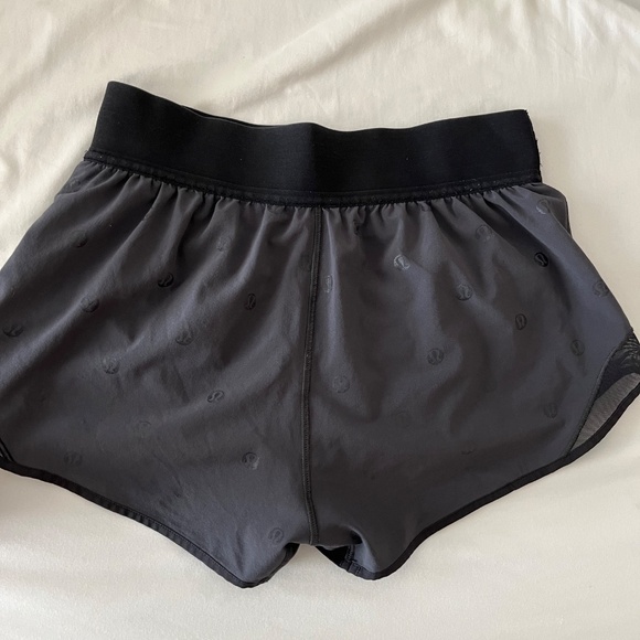 RARE lululemon logo print high rise hotty hots - Picture 3 of 5